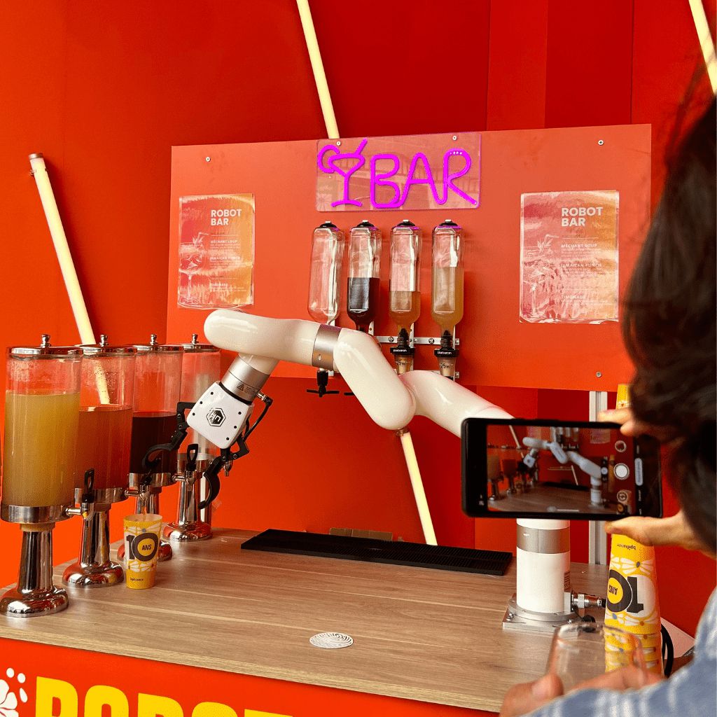 Robotic Arm Bartender France