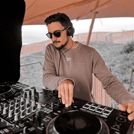 House & Event DJ Devon
