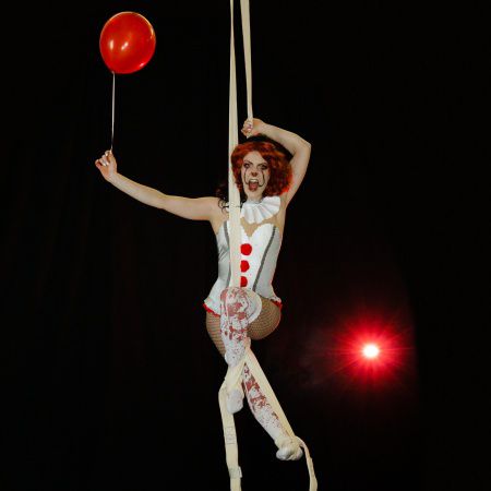 Clown Effrayant Acrobatique