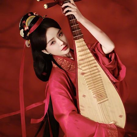Female Pipa Musician UK