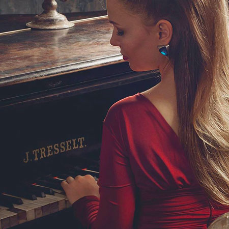 Female Singer Pianist Moscow
