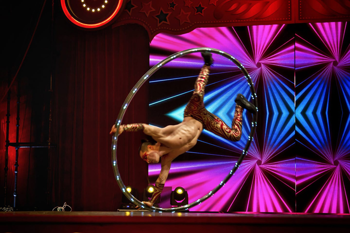 Male Cyr Wheel Act Mexico - Book Circus Entertainment | Central America