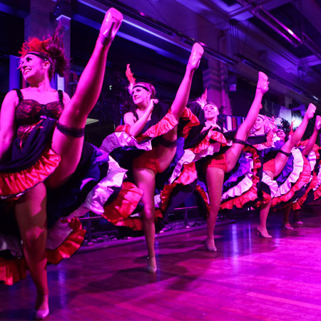 Danseurs parisiens du Can Can