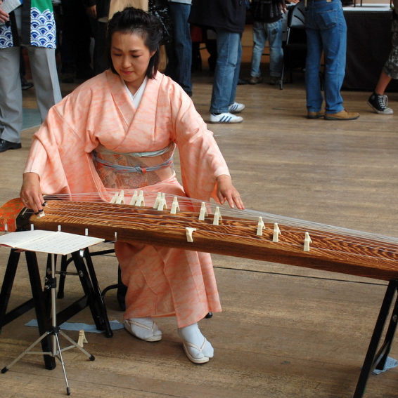 Japanisches Koto Manchester