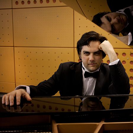 Singer & Pianist 