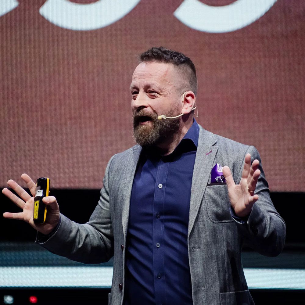 Lee Warren - Sprecher