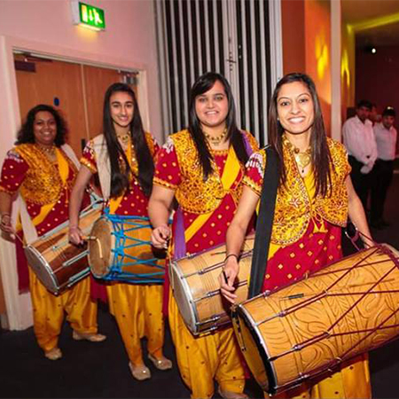 Mujeres Dhol Players
