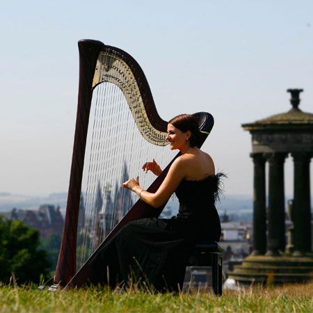 Harpist: Alina