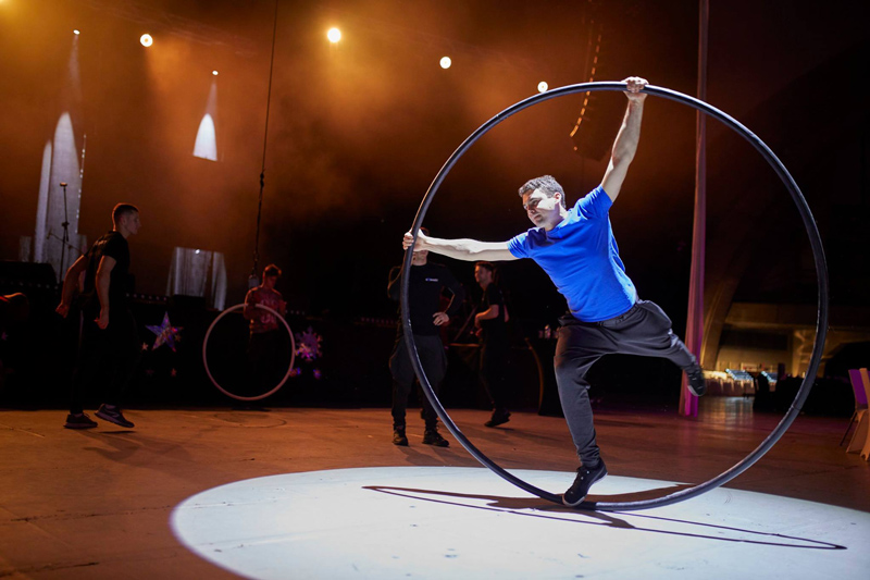 Hire Multi-skilled Circus Duo - Circus Entertainment Wraclaw | Poland