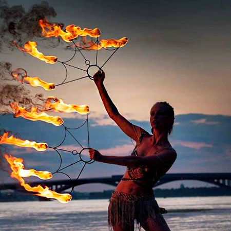 Bailarina de fuego ambiental