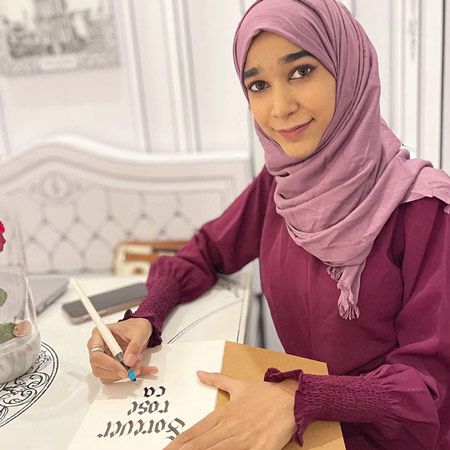 Female Calligrapher Dubai