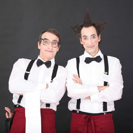 Spazieren Sie mit Comedy-Kellnern