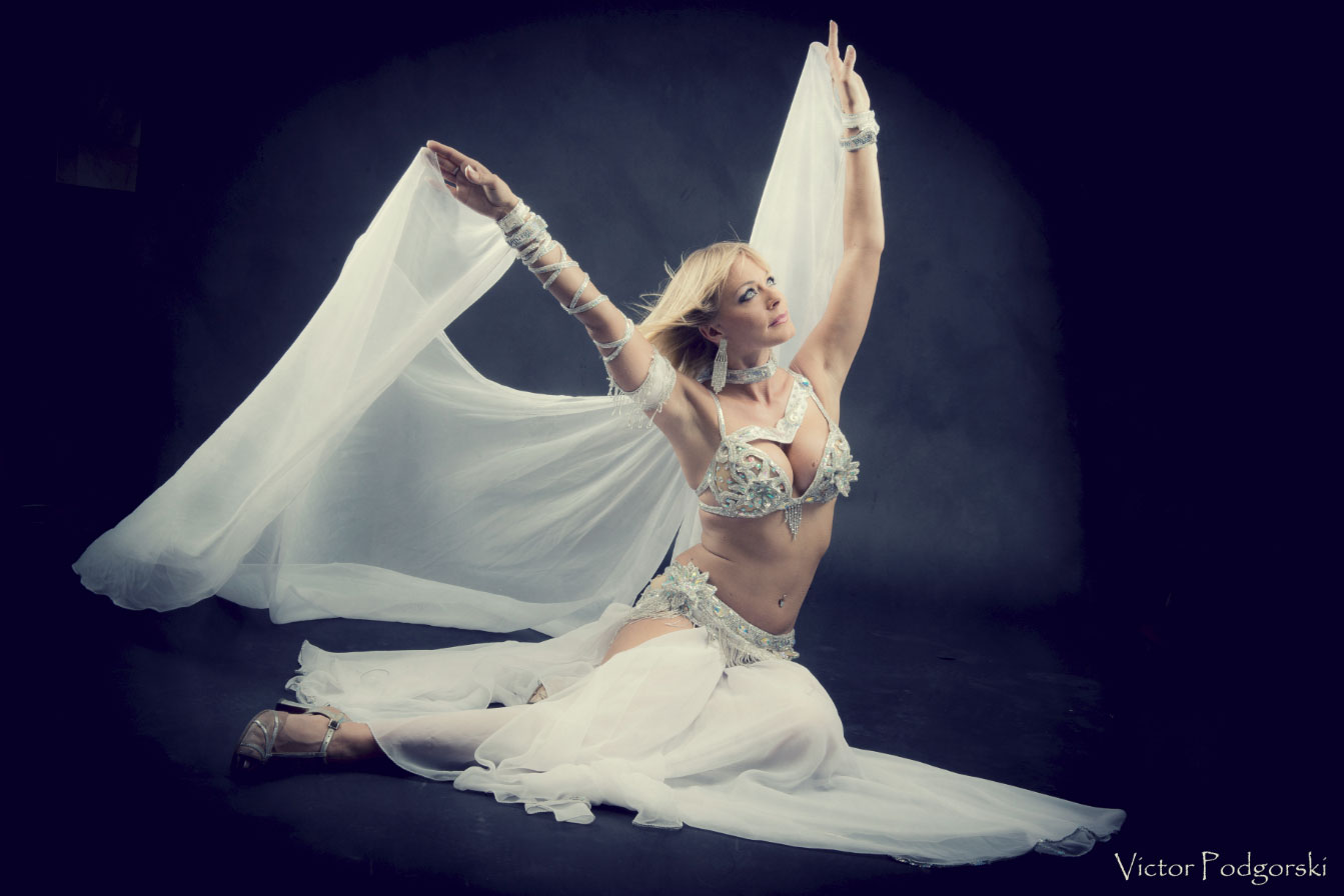 Belly Dancer Paris | Scarlett Entertainment