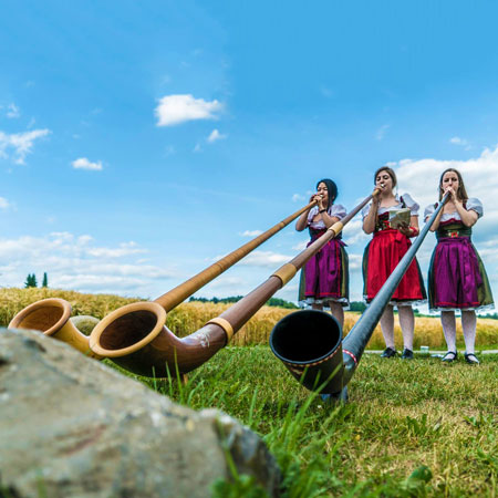 Weibliches Alphorn-Trio