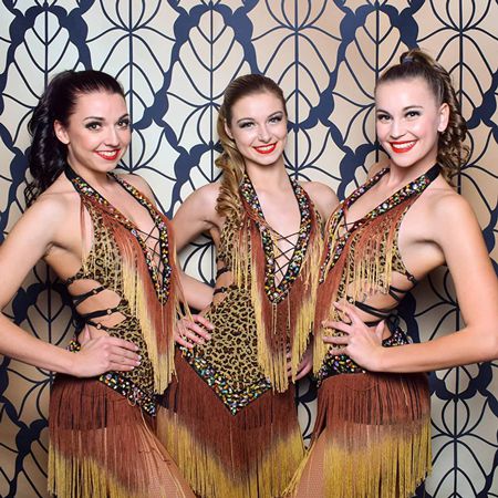 Danseurs sur le thème de l'Afrique