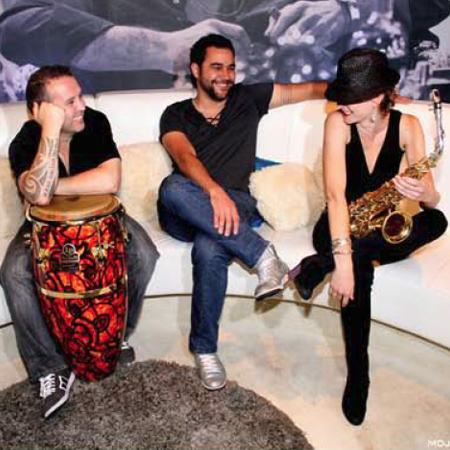 DJ House dal vivo con sax e percussioni