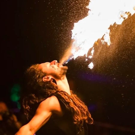 Akrobatische Feuershows