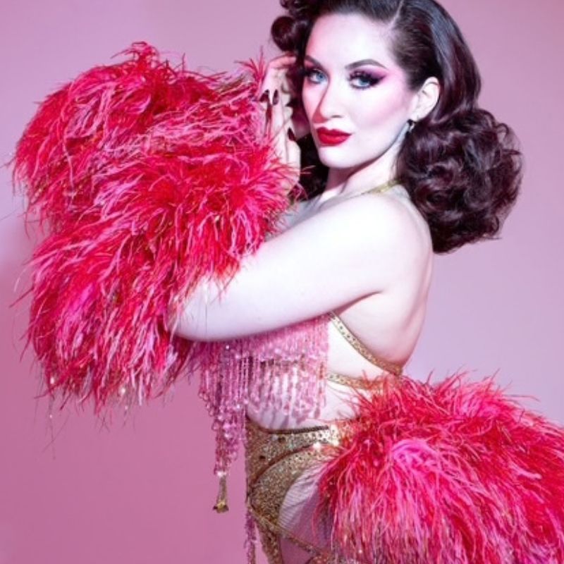 New York Top Burlesque Dancer