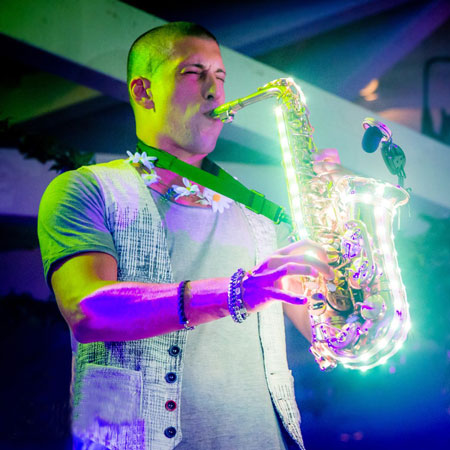 Saxophoniste LED itinérant