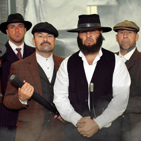 Spettacolo acrobatico di Peaky Blinders