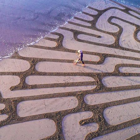 Large Scale Sand Artist