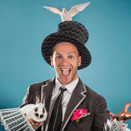 Book Children's Magician Italy – Children's Entertainer | Scarlett  Entertainment