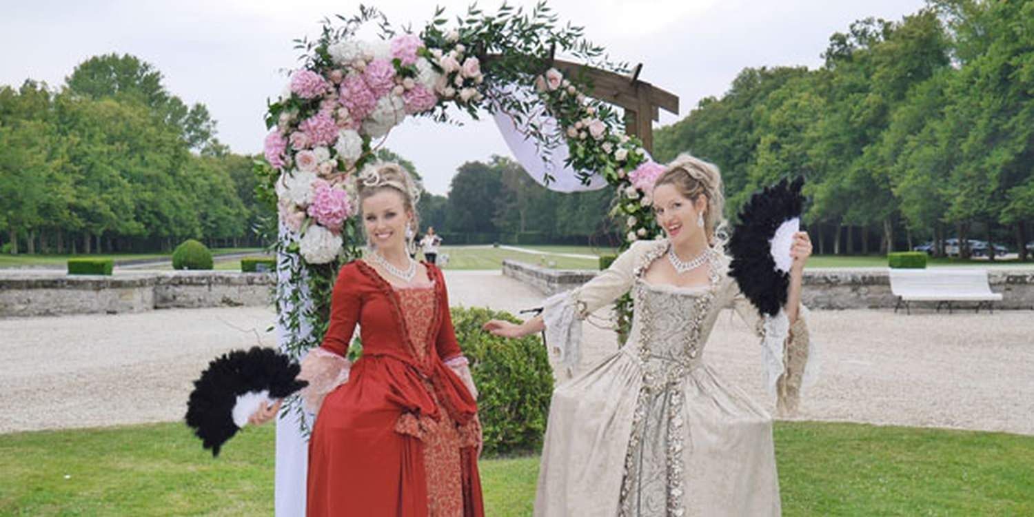 Hostesses Bring 18th Century Style To Fontainebleau Wedding