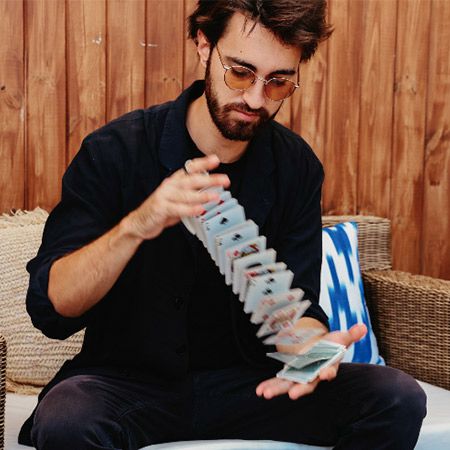 Mix and Mingle Magician Spain