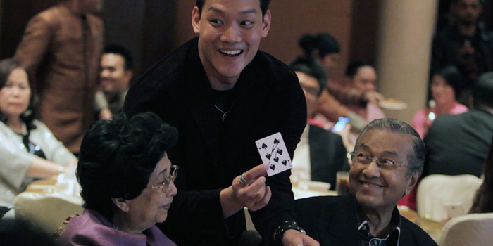 Malaysian Close Up Magician Hire Walkaround Magician Scarlett Entertainment Malaysia