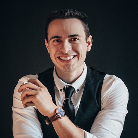 Close Up Magician Budapest