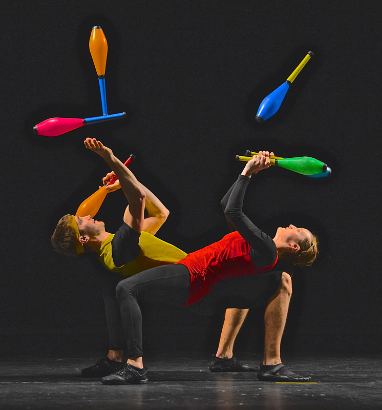 hire-juggling-act-book-acrobat-jugglers-scarlett-entertainment-us