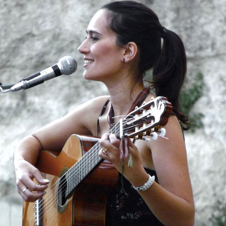 Guitarrista femenina Karelle