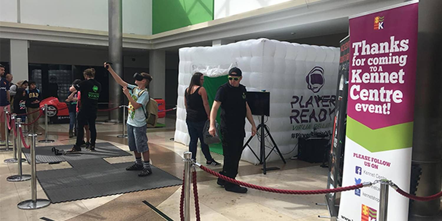 Mall-Goers Experience VR First Hand