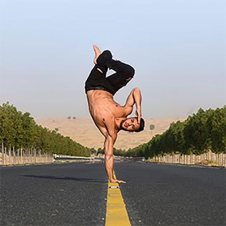 Acrobata y Bailarina Dubai