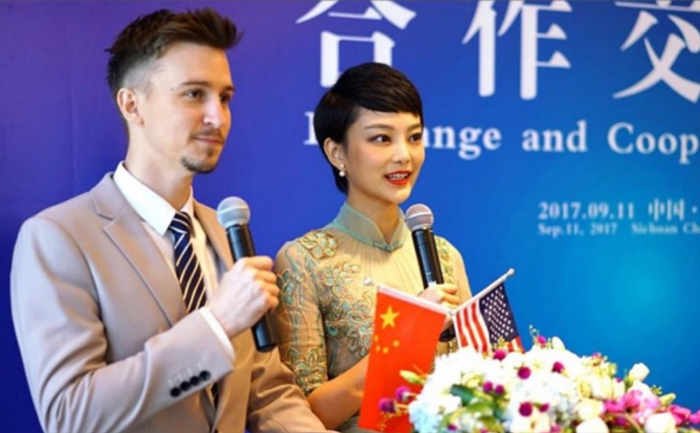 Bilingual Male MC Chengdu - Book Bilingual Event Host in China