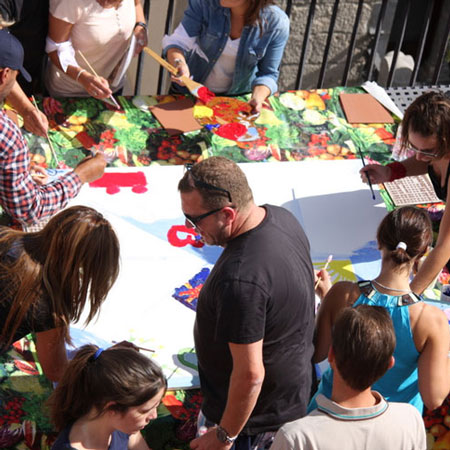 Équipe de peinture géante pour renforcer la cohésion