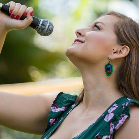 Cantante en solitario en Dubai