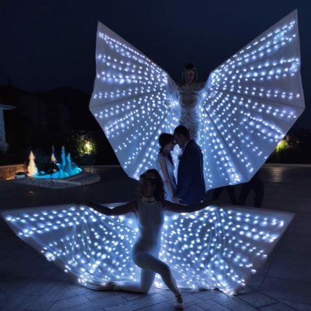 Buchen Sie LED Wing Stelzenläufer - Magisches Roaming-Entertainment