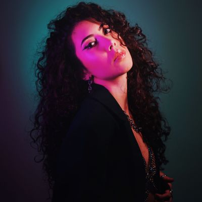 Multitalented Singer Geneve