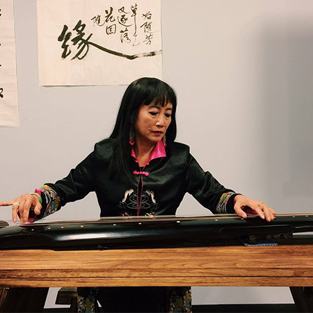 Suonatore di Guzheng cinese