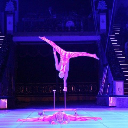 Twin Hand Balancing Duo