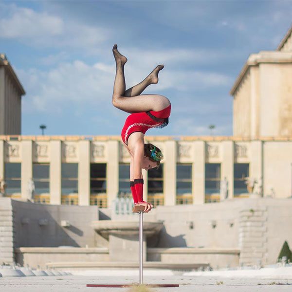 Mujer Contorsionista París