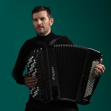 Accordionist Paris