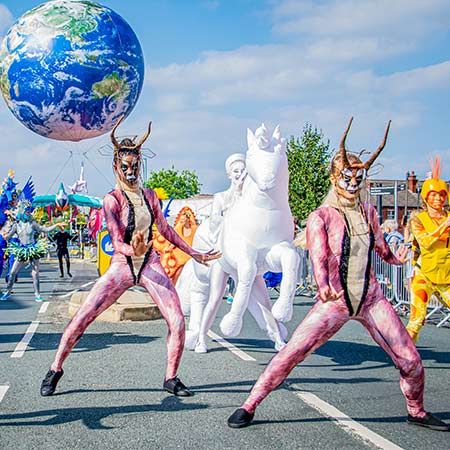 Créatures du monde en parade