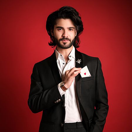 Close-Up & Stage Magician KSA