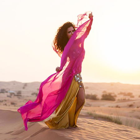 Bailarina del vientre de los Emiratos Árabes Unidos