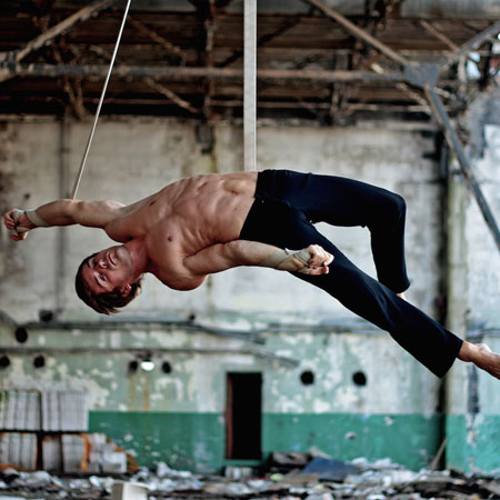 Artista acrobatico multi-skillato