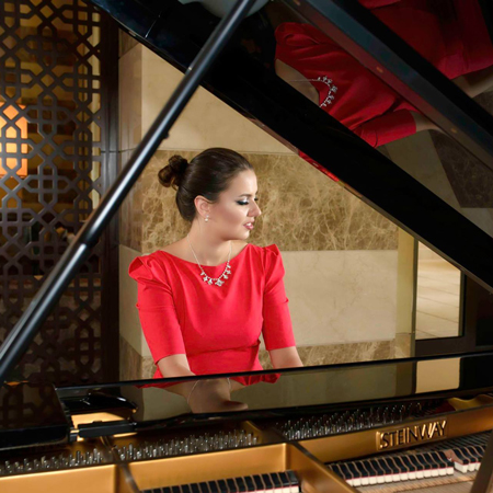 Weibliche Sängerin Pianistin Zagreb