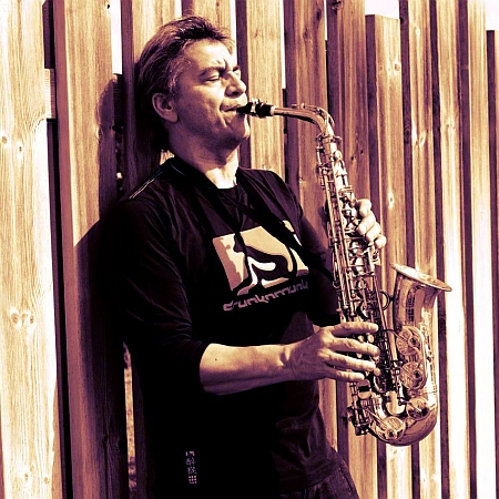 Saxophonist Santi