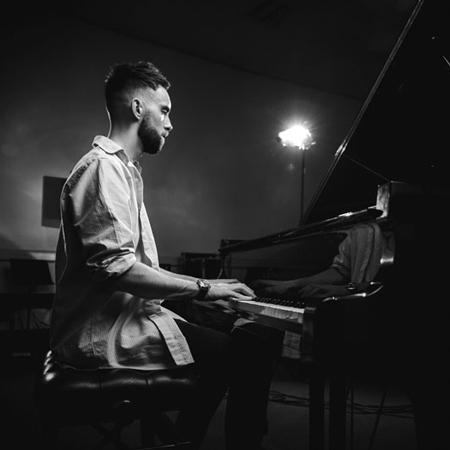 Pianista Ambiental Contemporáneo